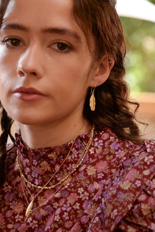 TEXTURED FEATHER EARRING GOLD PLATED