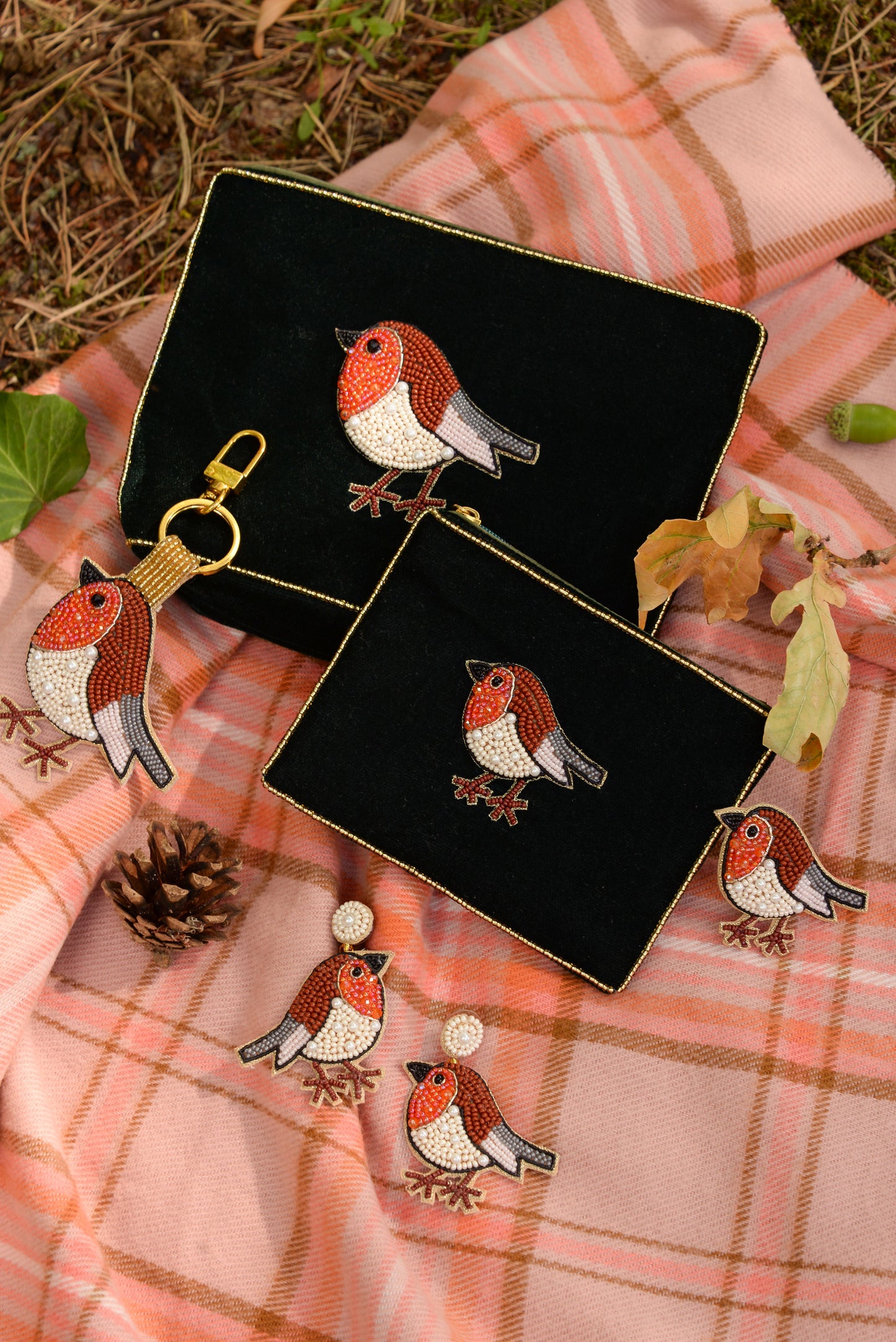 DARK GREEN ROBIN MEDIUM VELVET POUCH