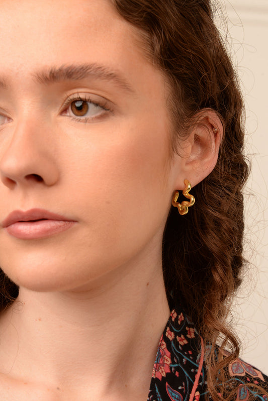 WIGGLE GOLD MEDIUM EARRINGS