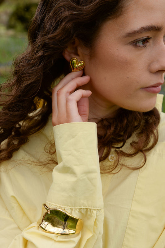 HEART STATEMENT GOLD STUDS