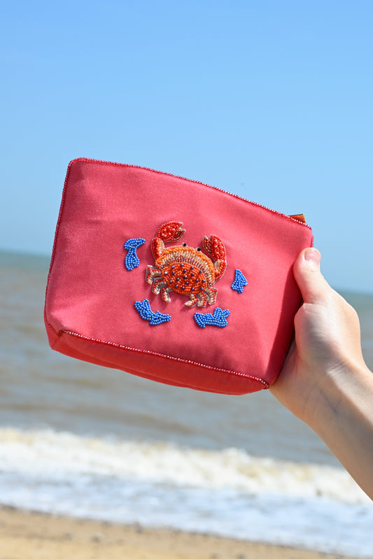 CRAB ON WATER MEDIUM POUCH