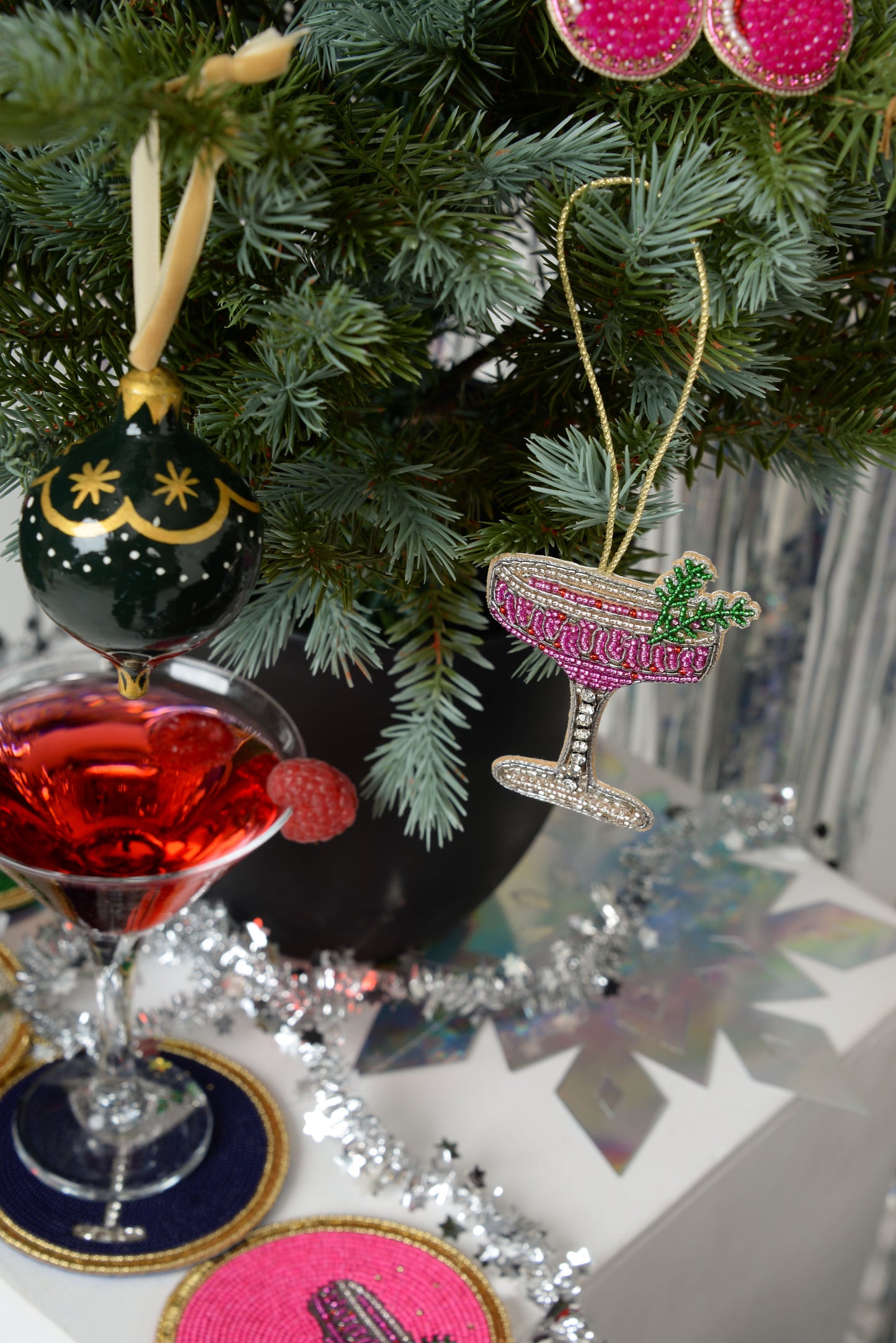 BERRY FIZZ COCKTAIL CHRISTMAS DECORATION