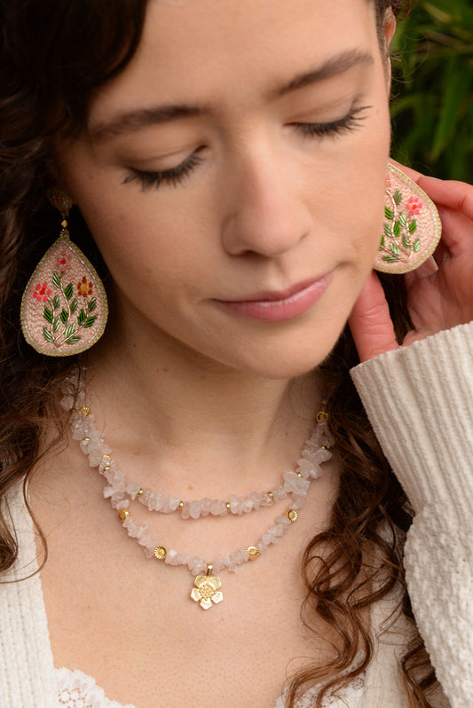 FLOWER PENDANT ON PINK STONE NECKLACE