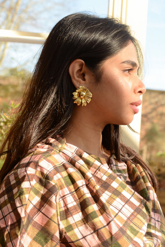 LARGE FLOWER STUD EARRINGS