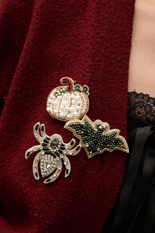 HALLOWEEEN SPARKLY BAT BEADED BROOCH