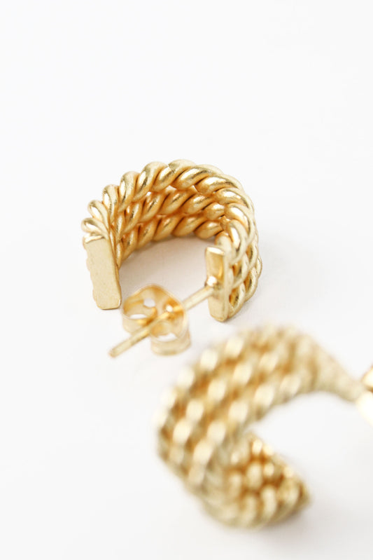 GOLD TWISTED HOOP EARRINGS (8011152818392)