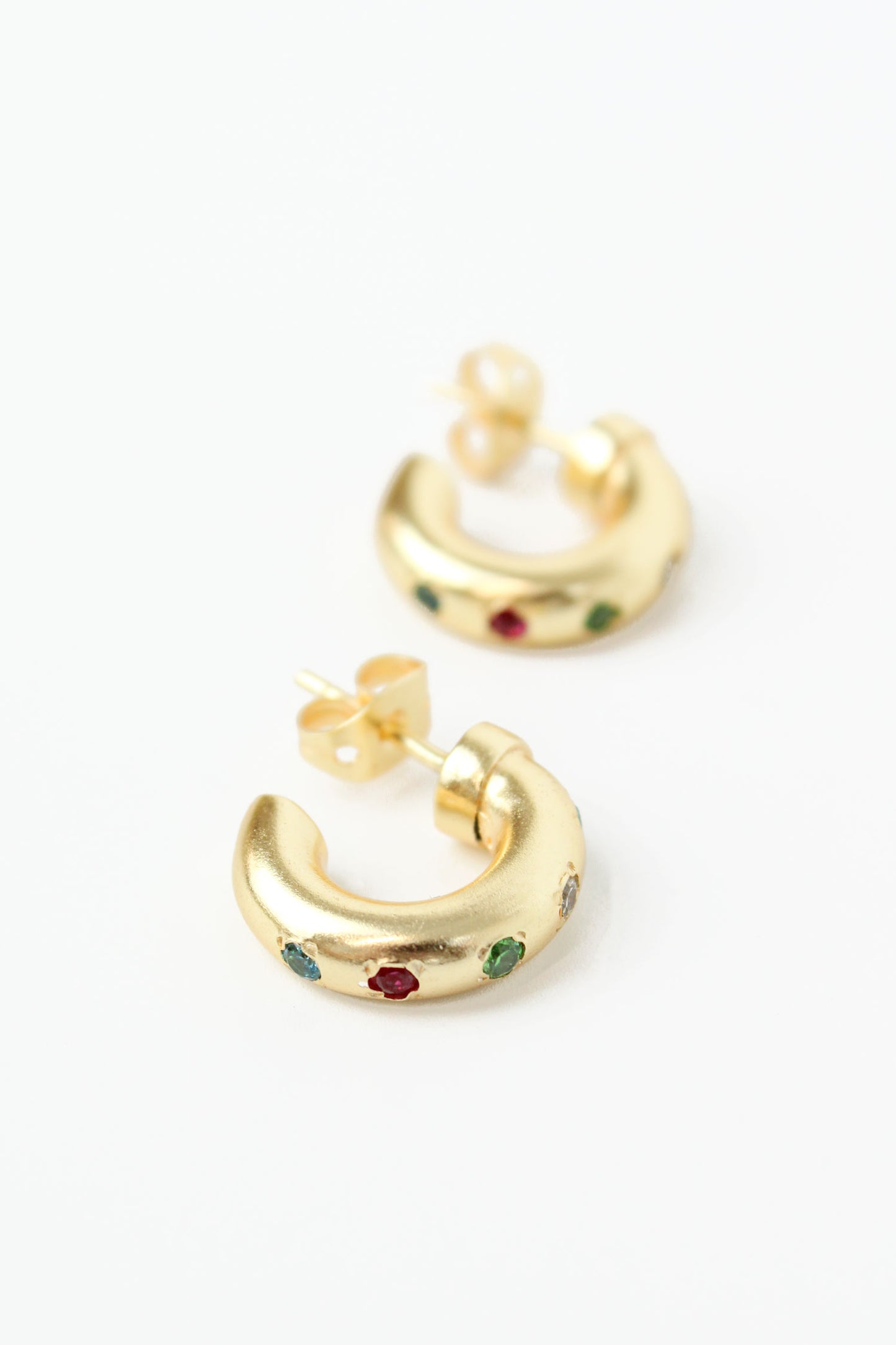 CHUNKY HOOP GEM STUDDED EARRINGS (8011152851160)