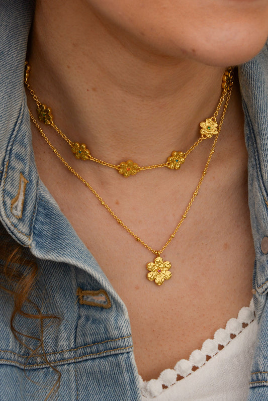 HAMMERED GOLD FLOWER CHAIN NECKLACE