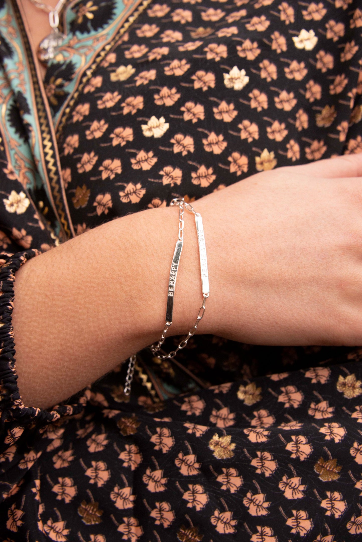 SILVER BE HAPPY BAR BRACELET (7896102338776)