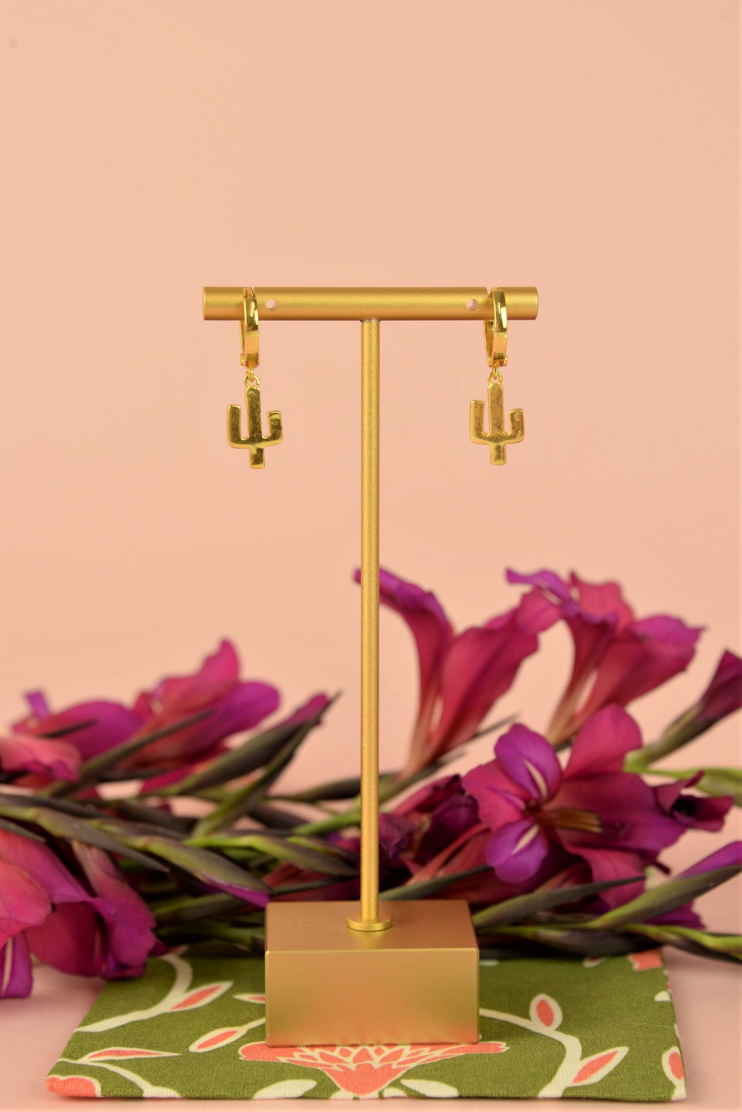 GOLD CACTUS HUGGIE HOOP (7674143736024)