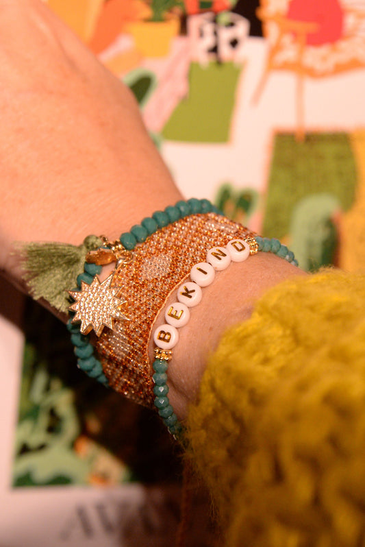 GREEN 'BE KIND' BRACELET (7794548408536)