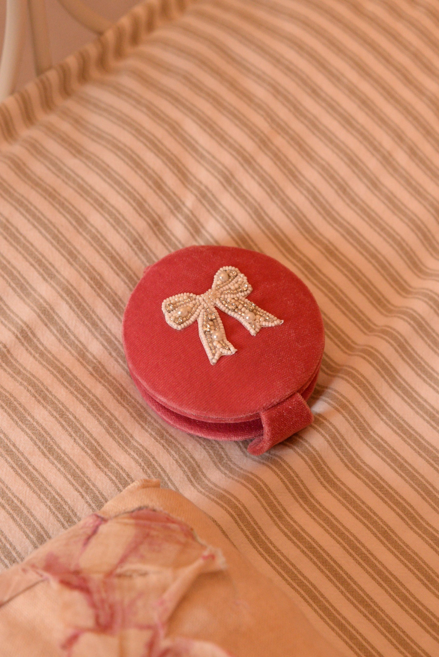 PEARL BOW COMPACT MIRROR