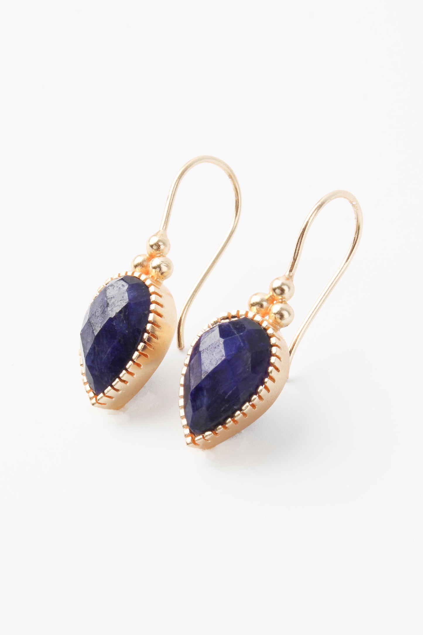 BLUE SAPPHIRE DROP HOOK EARRINGS DOT OUTLINE