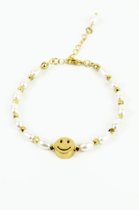 smiley on pearl and gold bead bracelet (8011138400472)