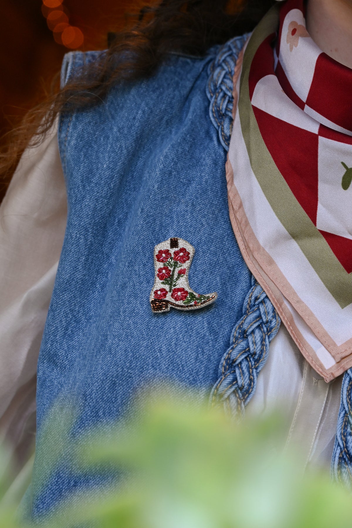 CREAM COWGIRL BOOT BROOCH