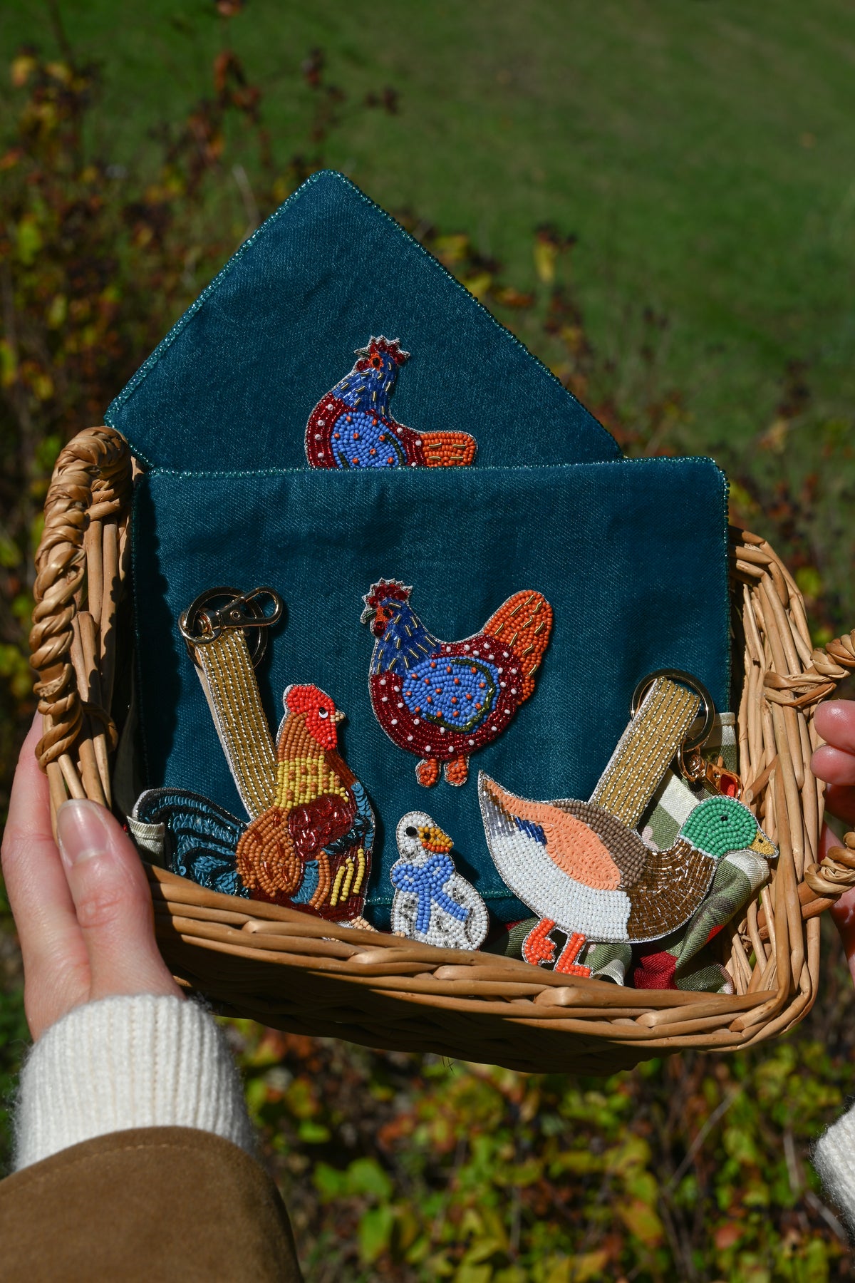 FOLK CHICKEN ON TEAL MEDIUM POUCH