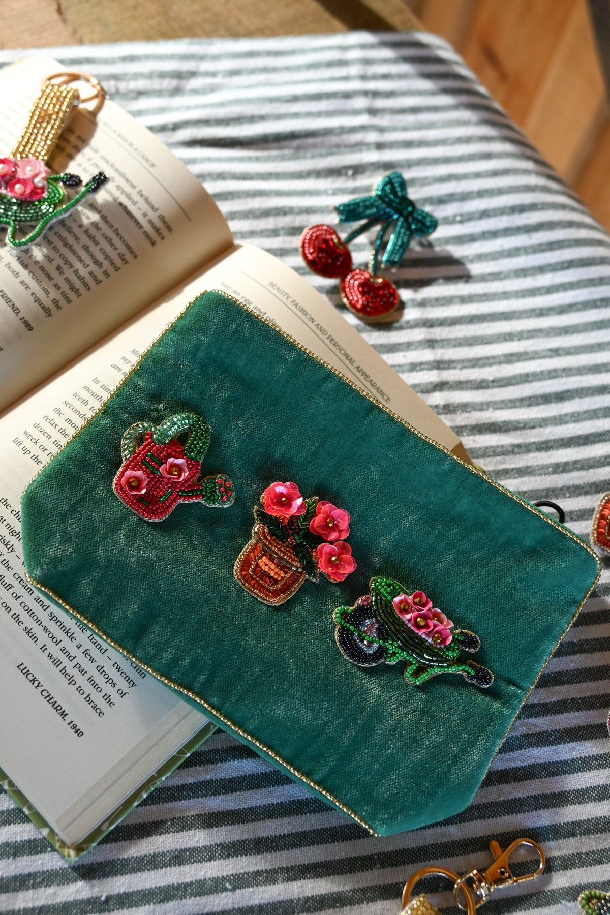 WINTER GARDENING LARGE POUCH