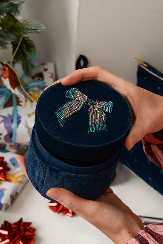 SILVER BLUE BOW ROUND BOX