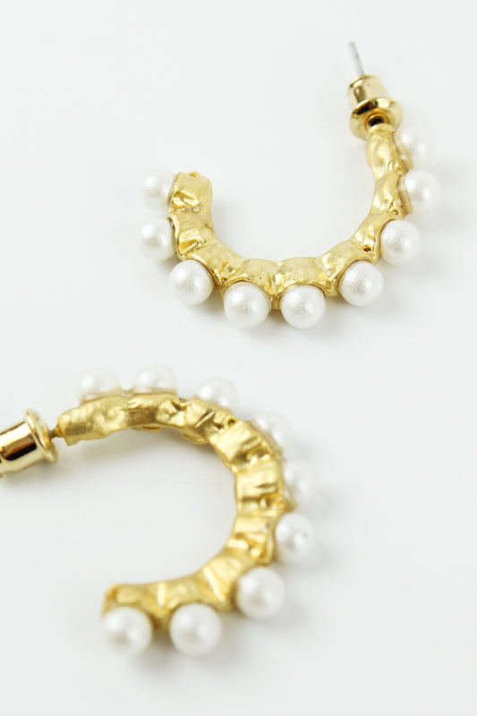 SMALL CHUNKY PEARL HOOP (7609666076888)