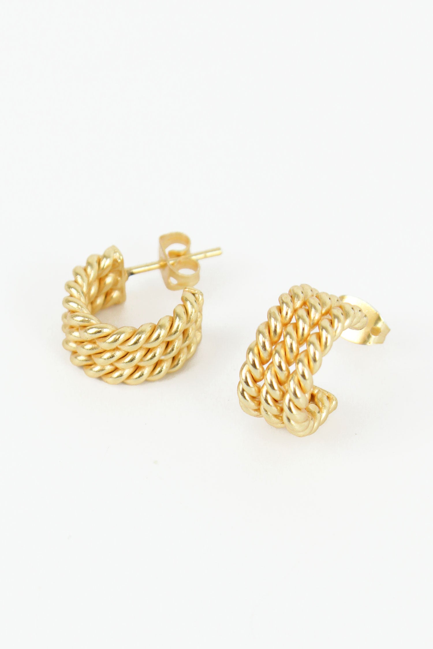 GOLD TWISTED HOOP EARRINGS (8011152818392)