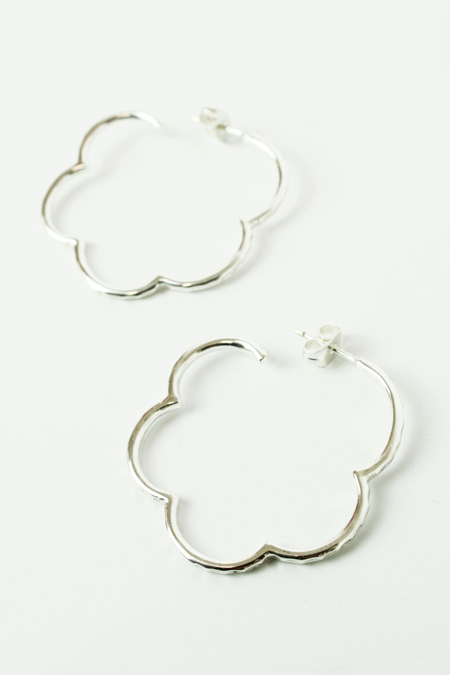 SILVER FLOWER HOOPS (8037393072344)