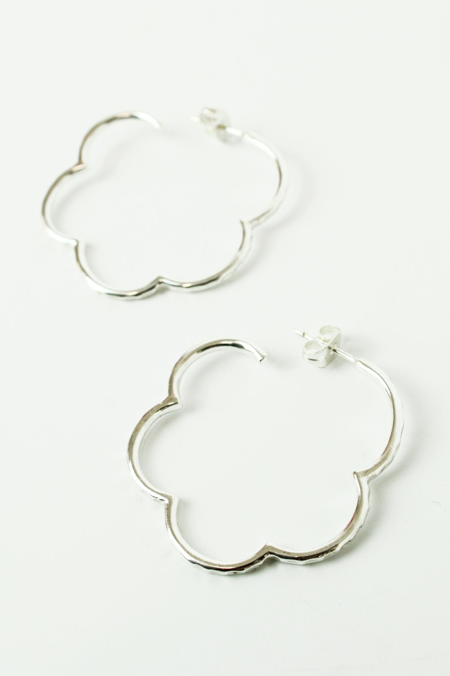 SILVER FLOWER HOOPS (8037393072344)