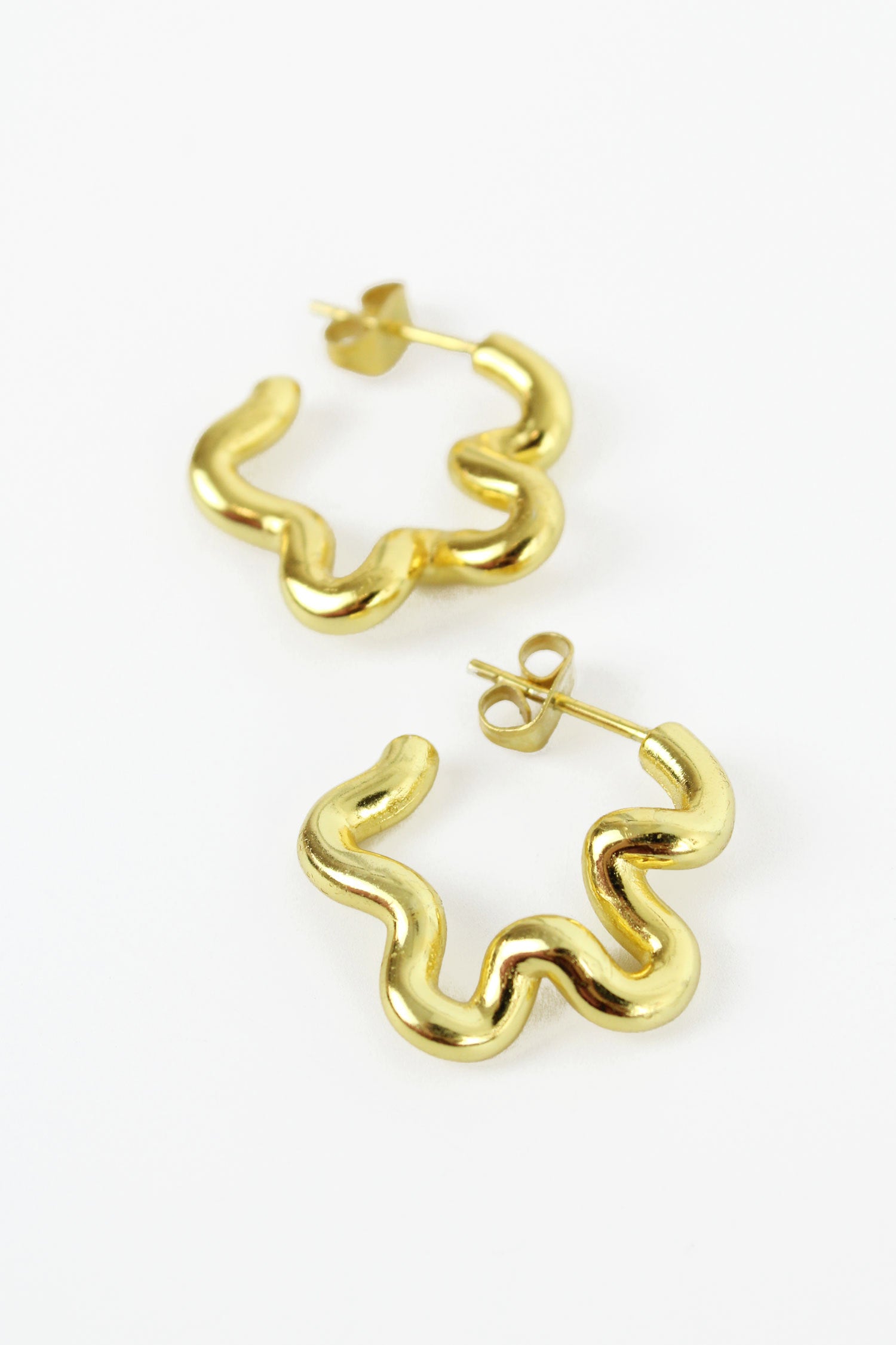 WIGGLE GOLD MEDIUM EARRINGS (8108090786008)