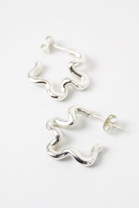 WIGGLE SILVER MEDIUM EARRINGS