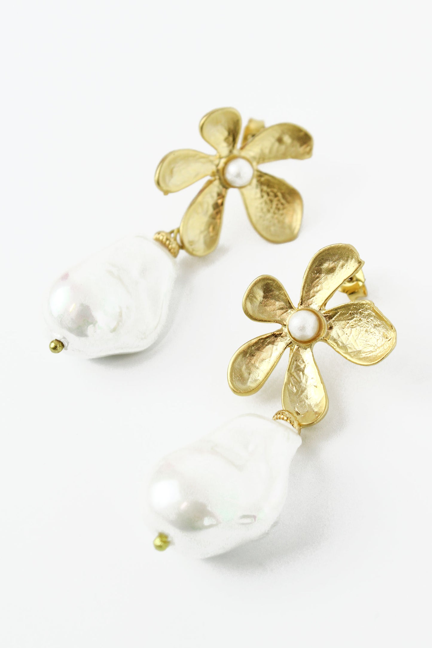 LARGE FLOWER PEARL DROP EARRINGS (8109553877208)