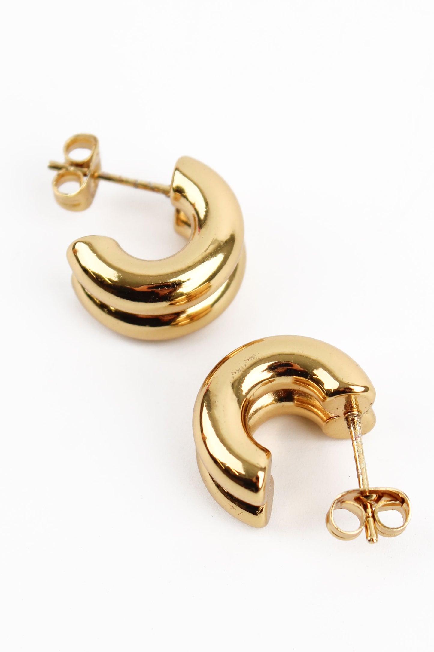 GOLD CHUBBY HUGGIE HOOP