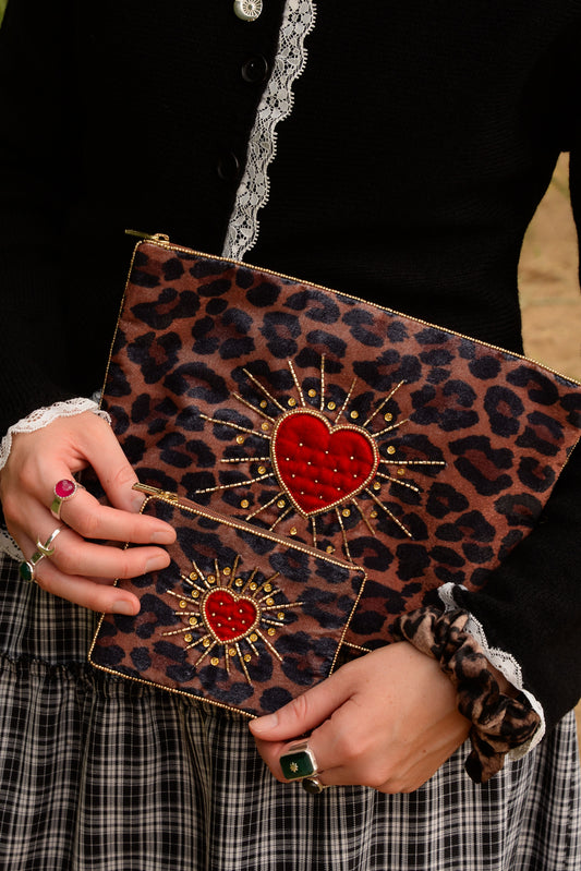 LEOPARD HEART BURST LARGE POUCH