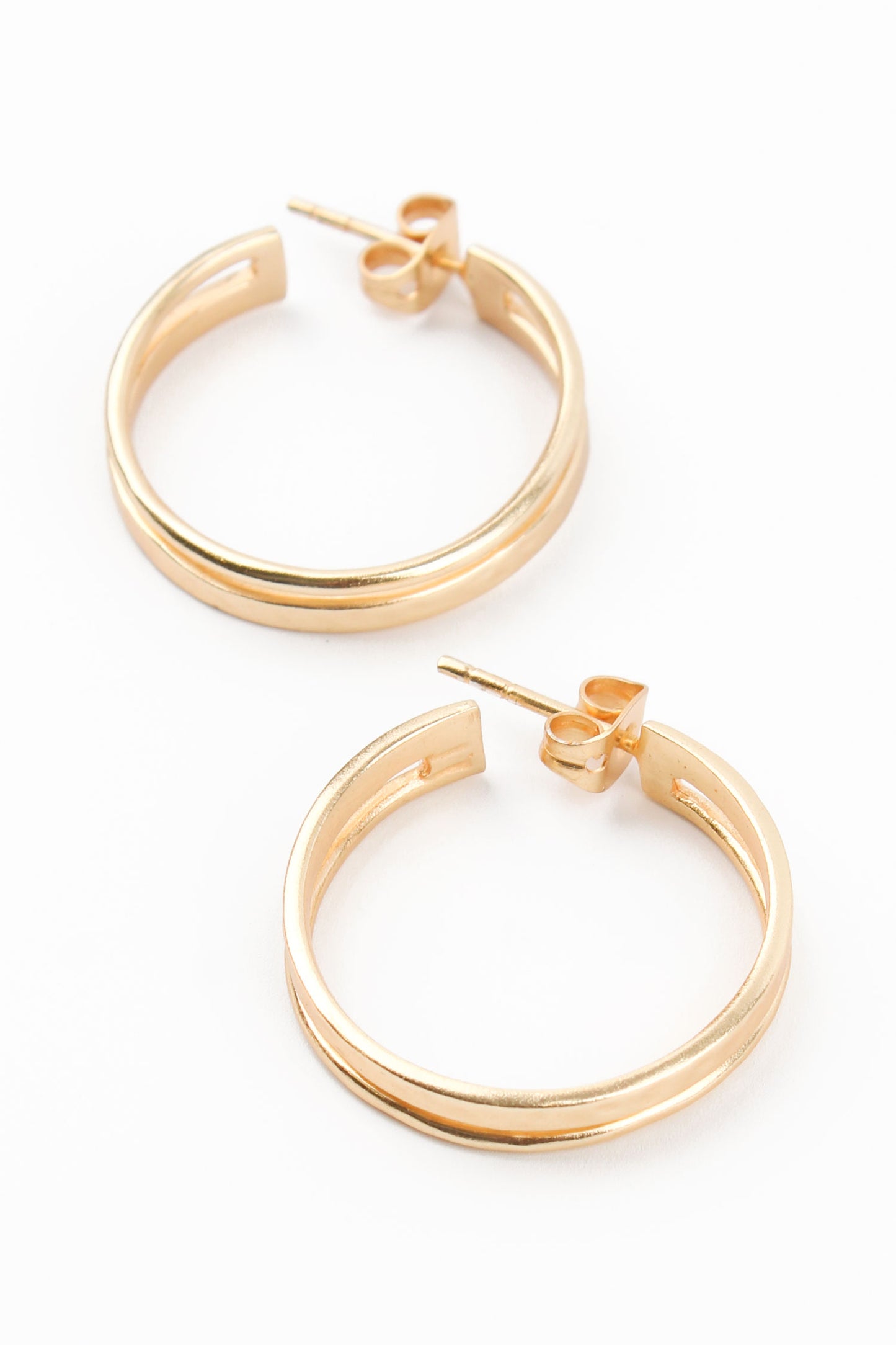 MEDIUM THICK AND THIN GOLD HOOP