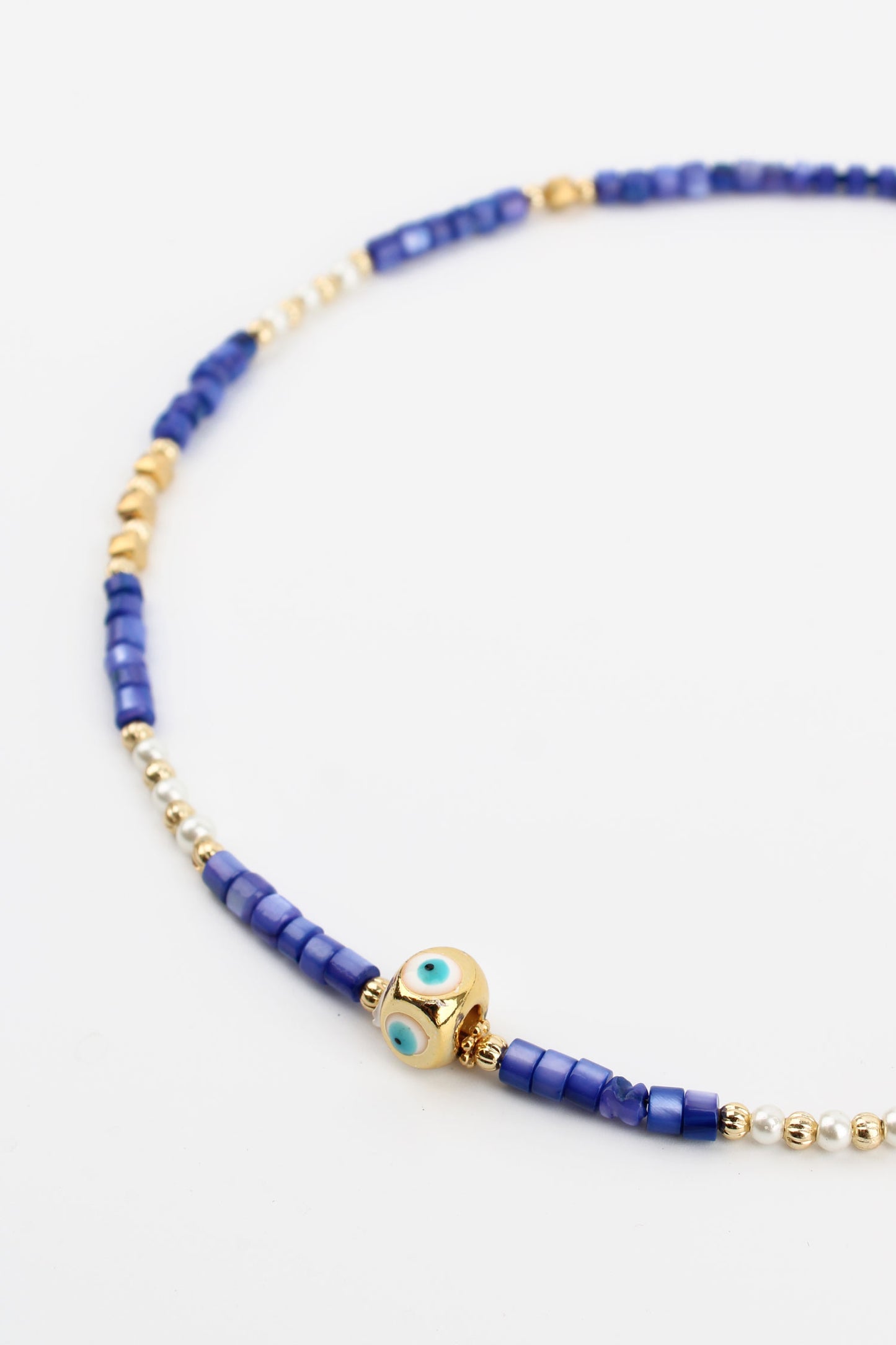 COLLIER PERLES BLEUES ET ŒIL DORÉ