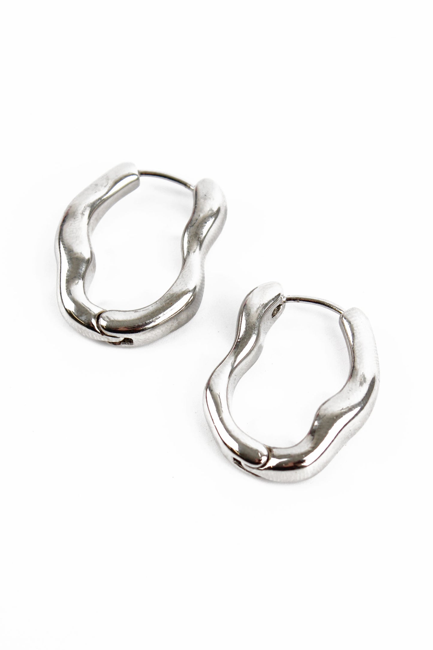 OBLONG WIGGLE SILVER EARRING