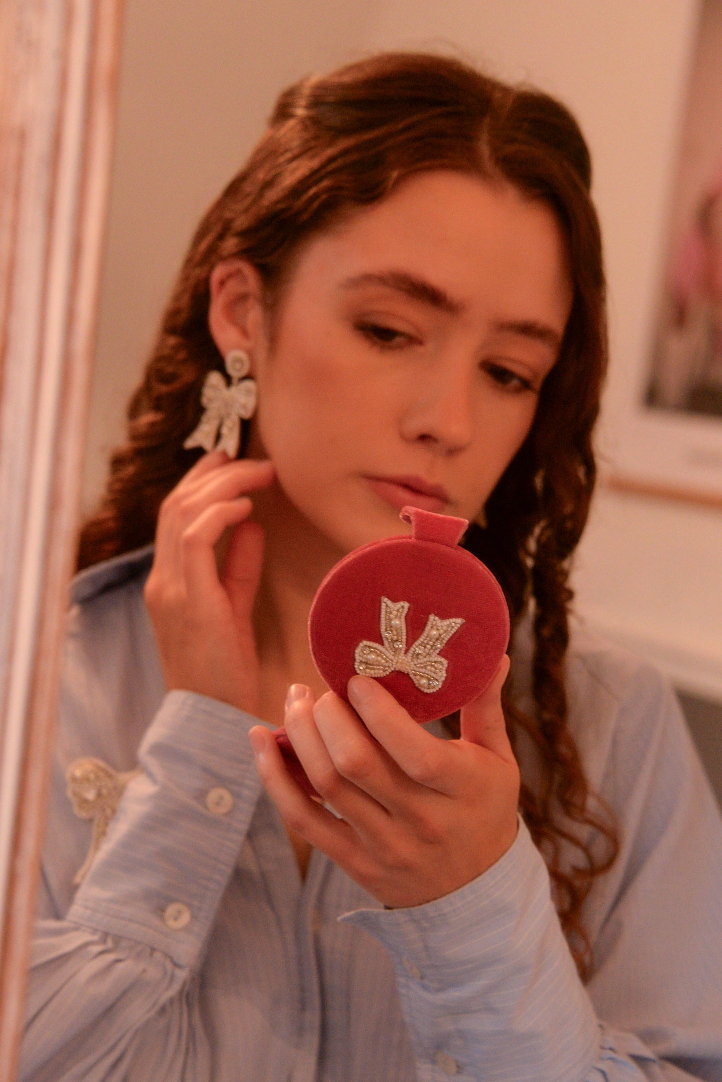 PEARL BOW COMPACT MIRROR