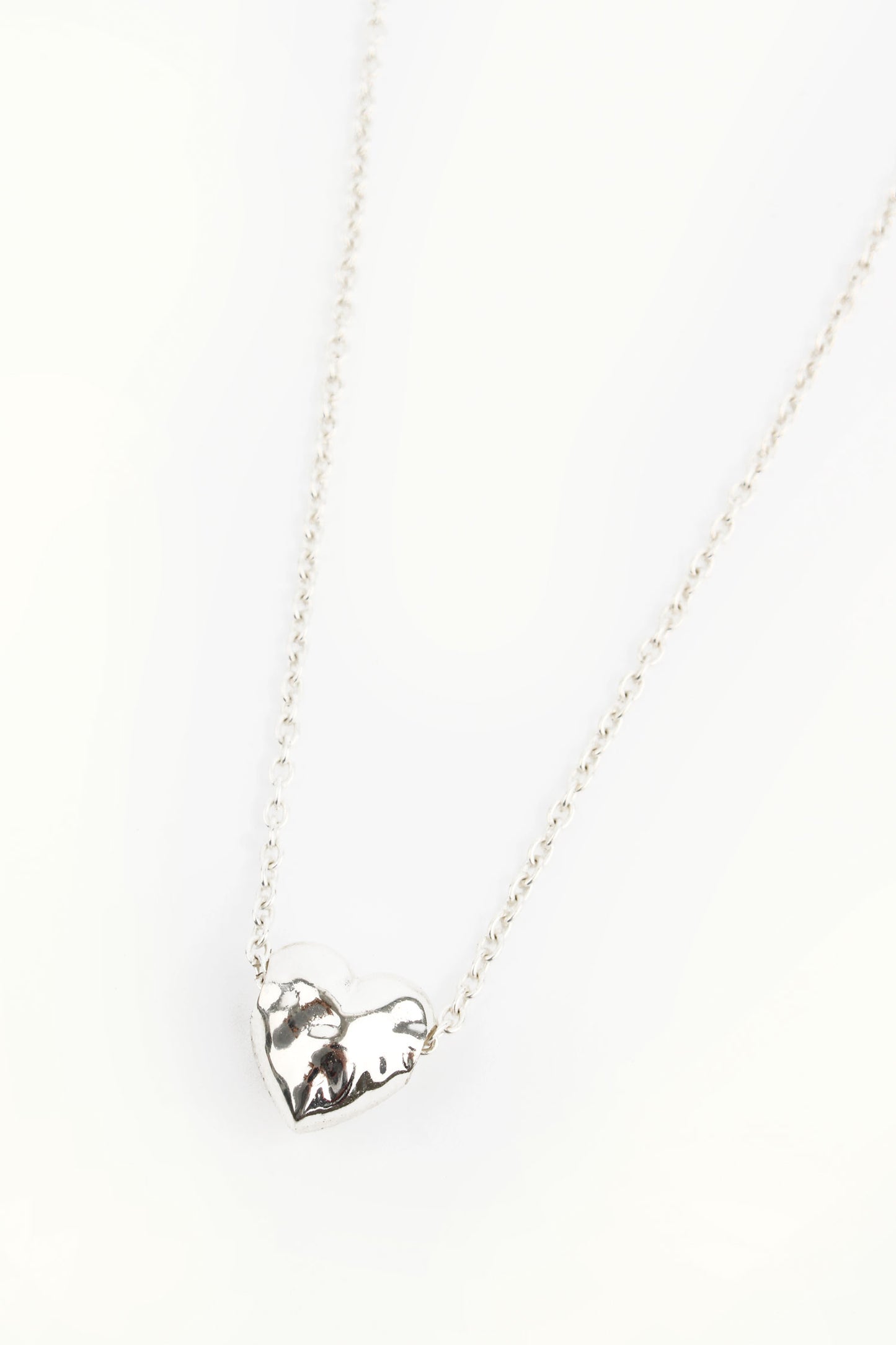 SILVER BOLD HEART NECKLACE
