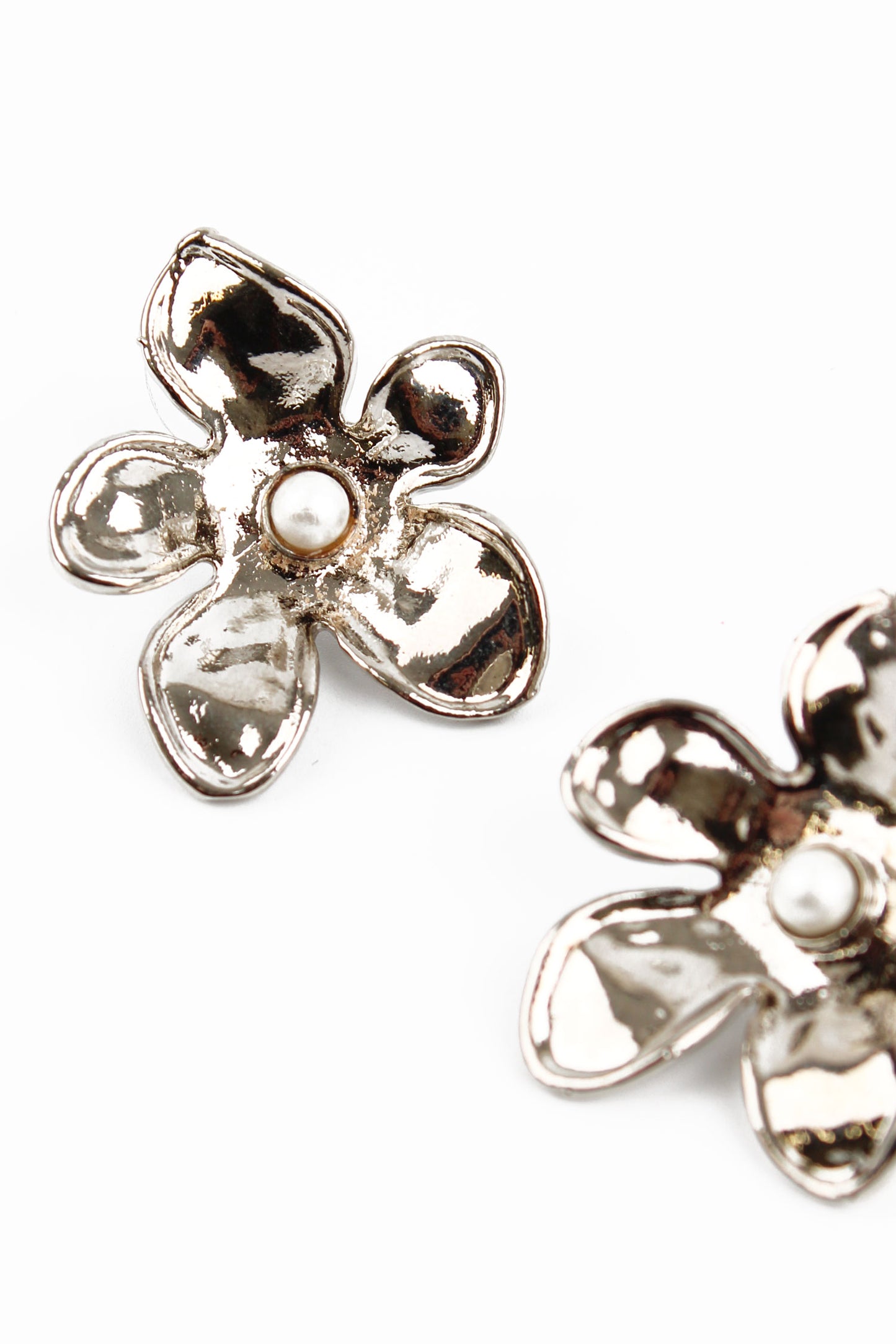 SMALL SILVER FLOWER STUDS