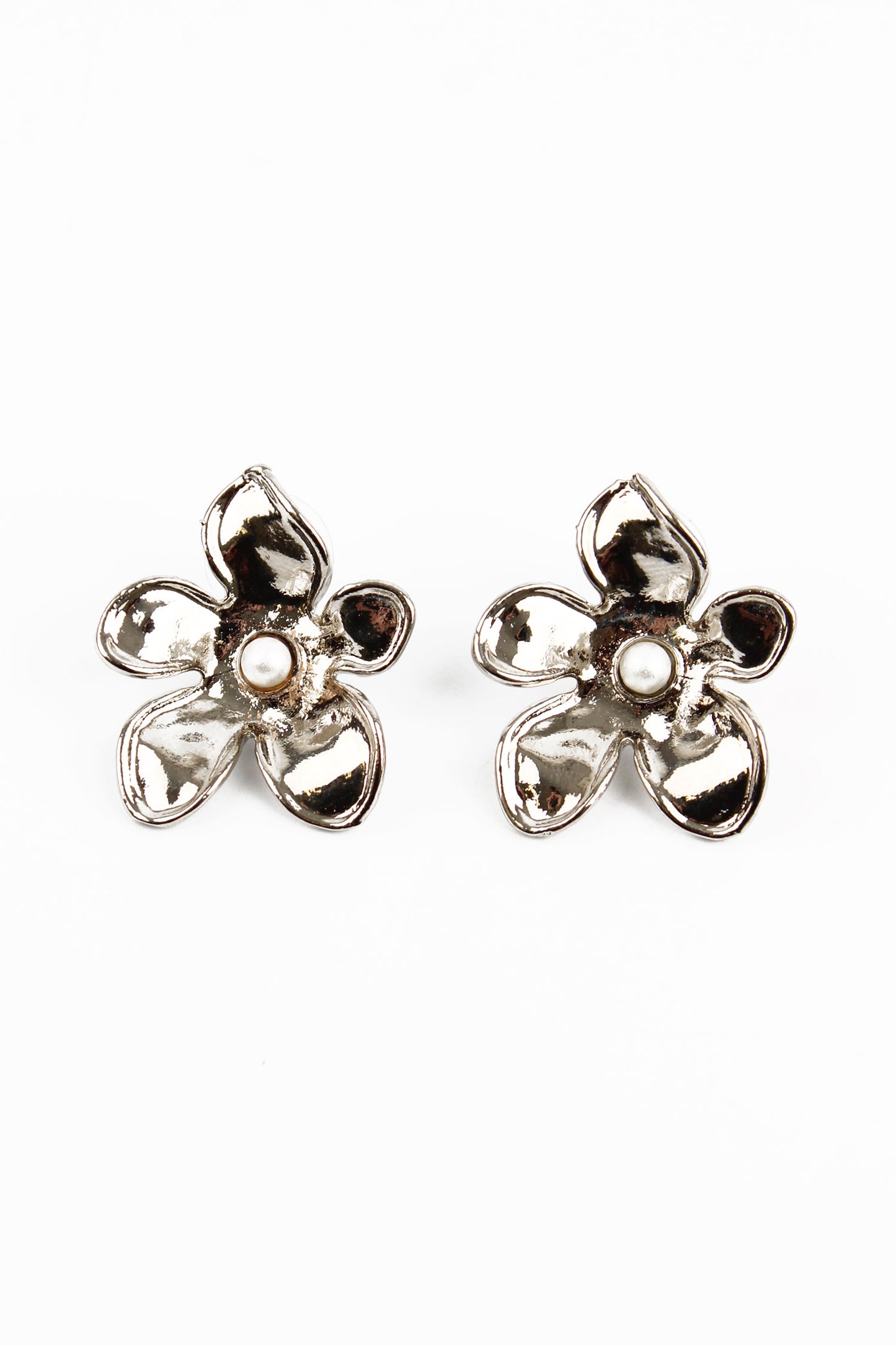 SMALL SILVER FLOWER STUDS