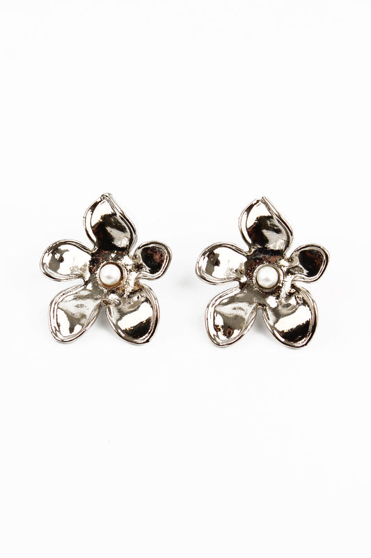 SMALL SILVER FLOWER STUDS