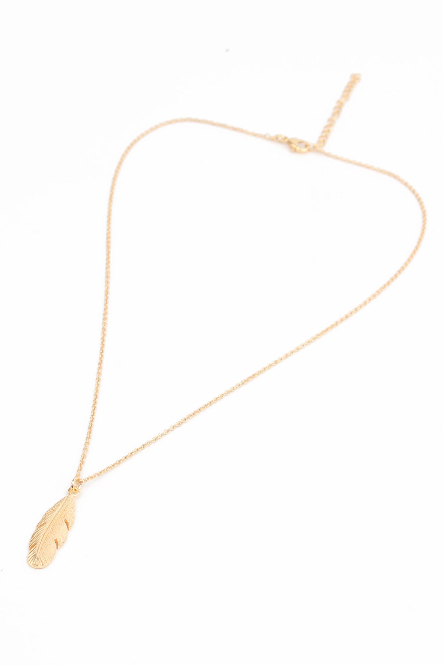 TEXTURED FEATHER NECKLACE GOLD PLATING
