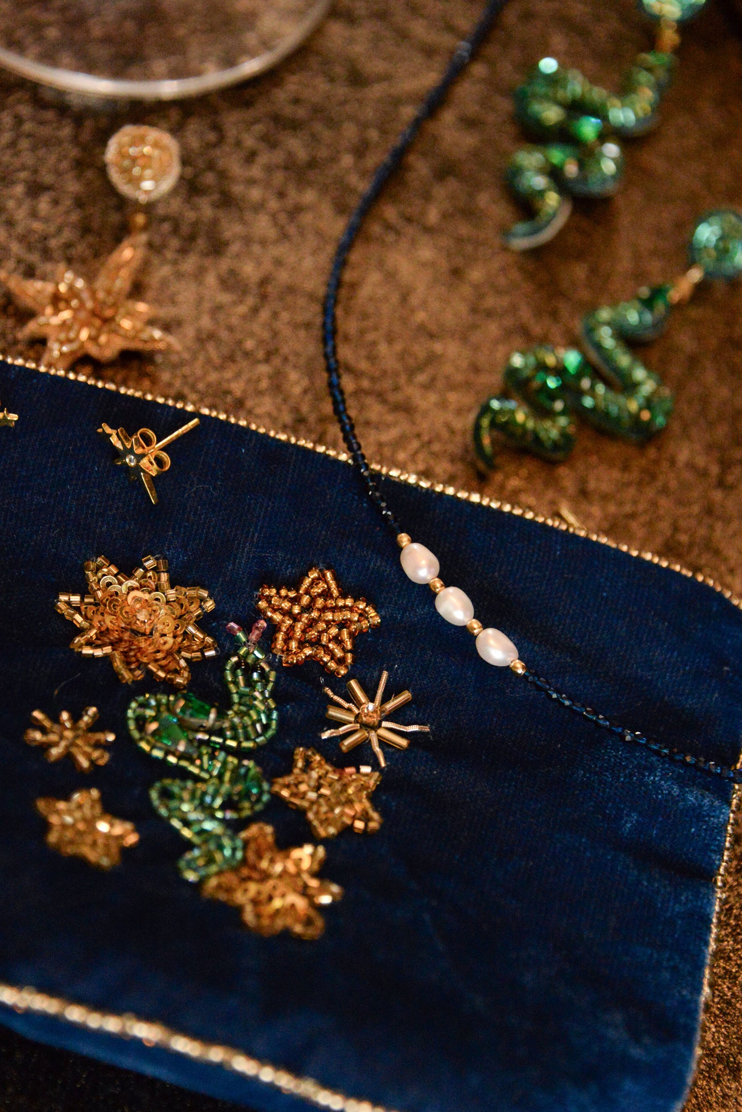 THREE PEARL BLUE NECKLACE