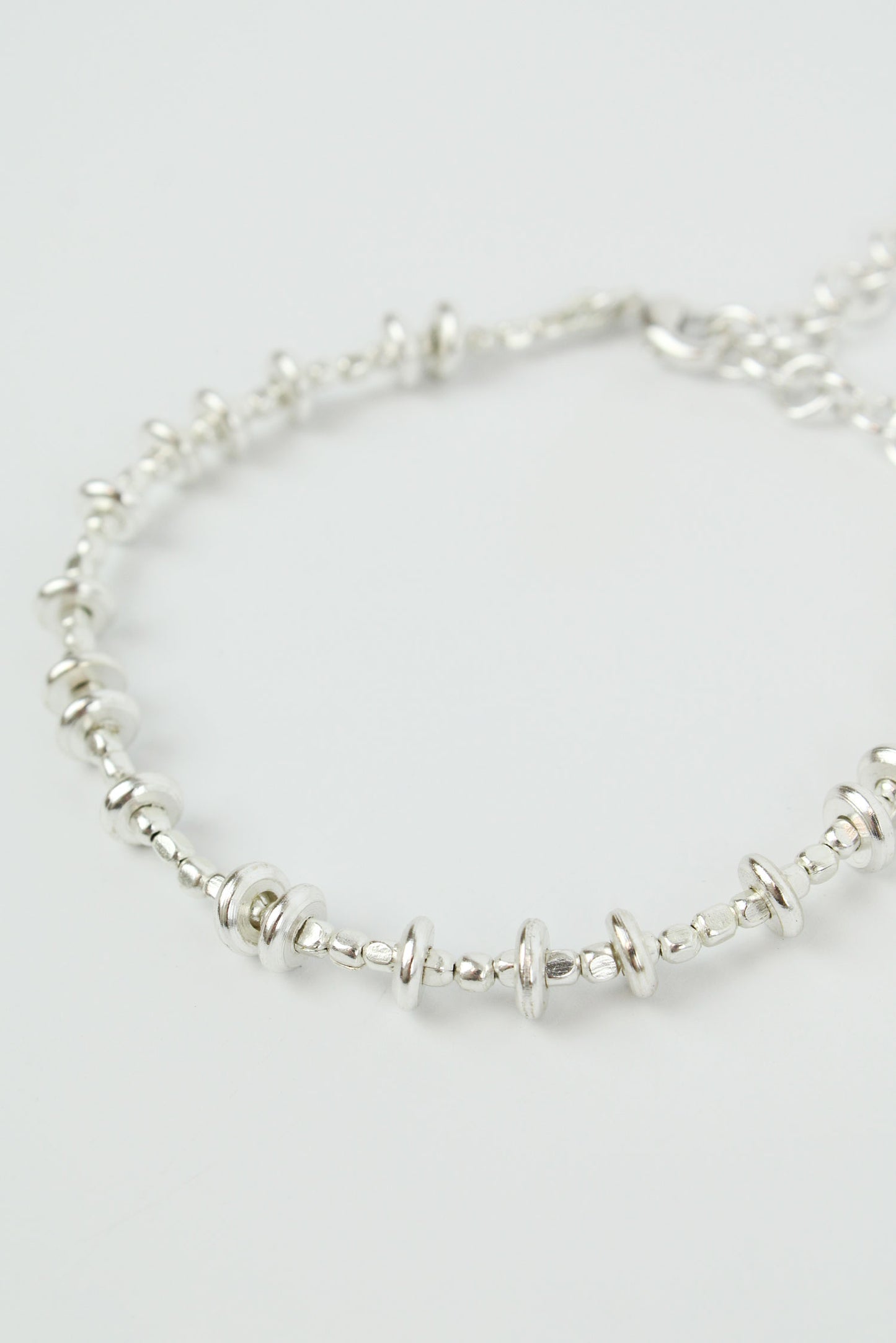 MIXED METAL DISC BEAD BRACELET (7585408188632)