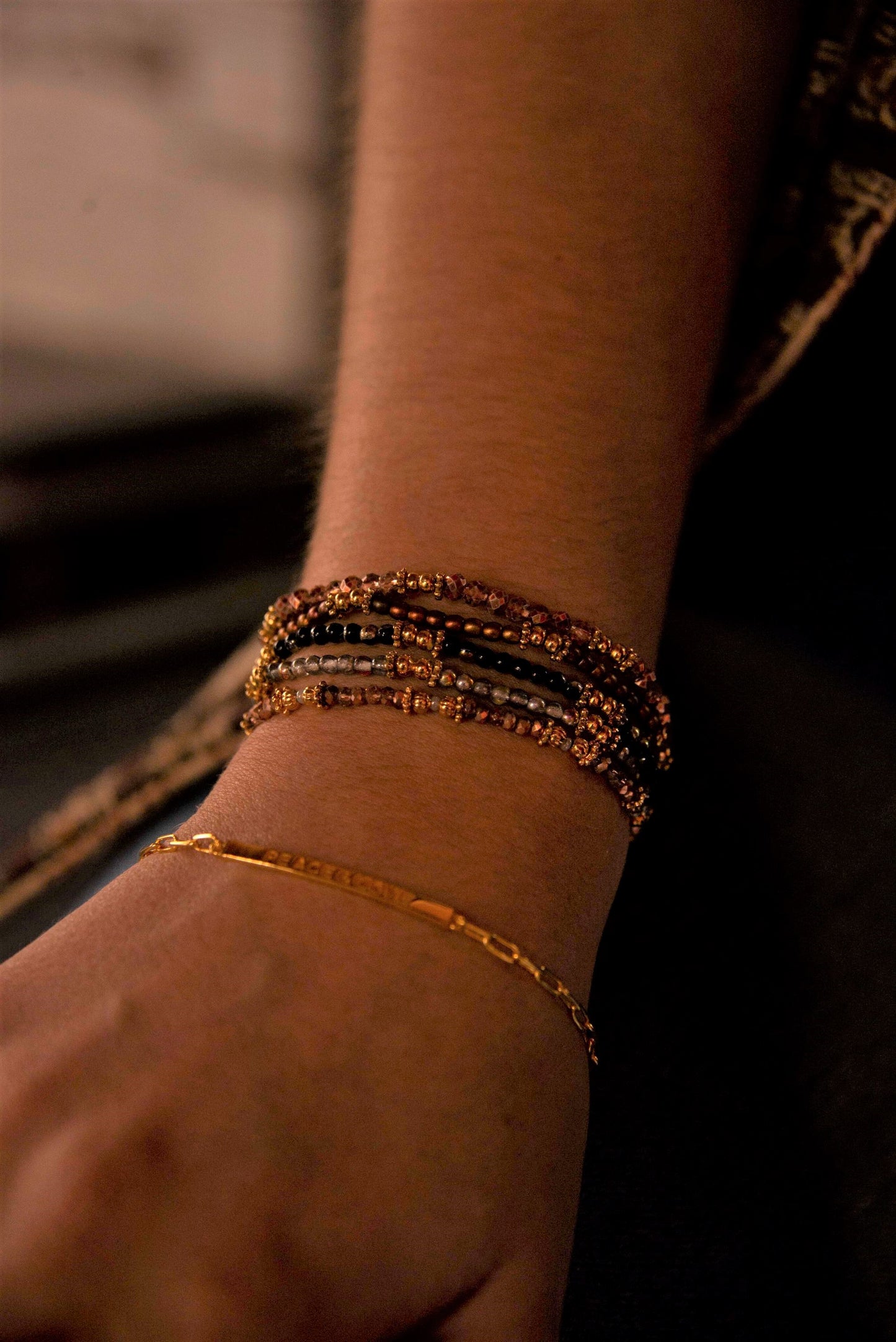 BEAD & GOLD ELASTIC BRACELET (7798071754968)