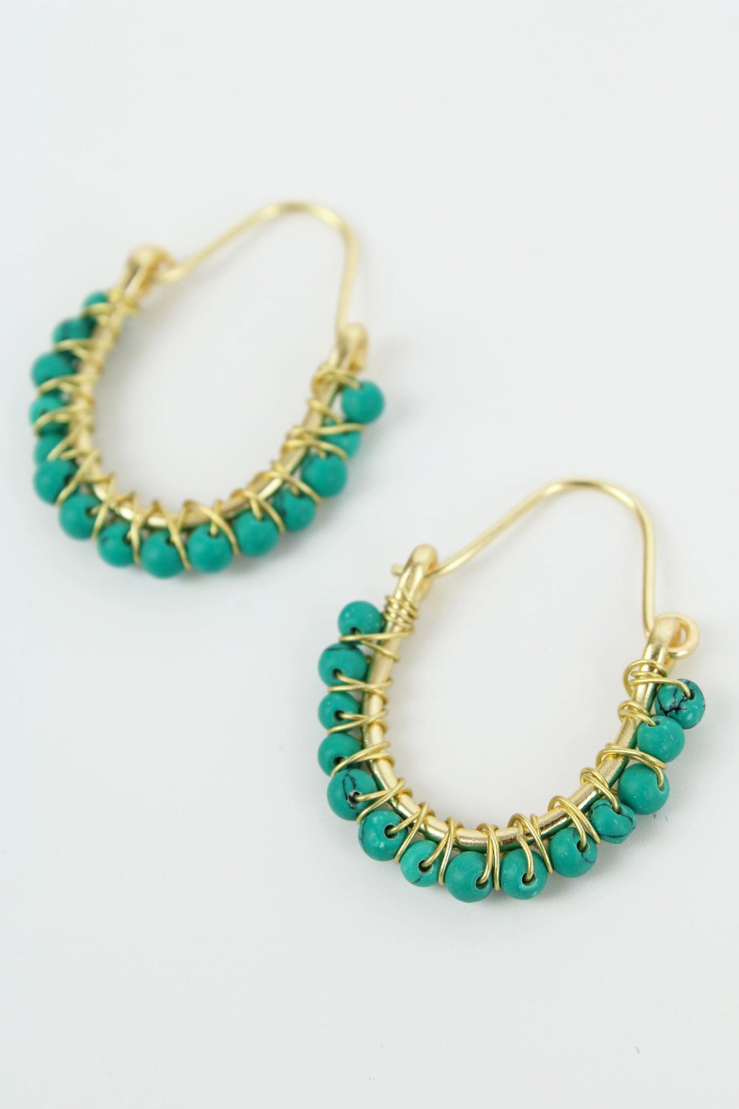 CLUSTER HOOP EARRING (7680448135384)