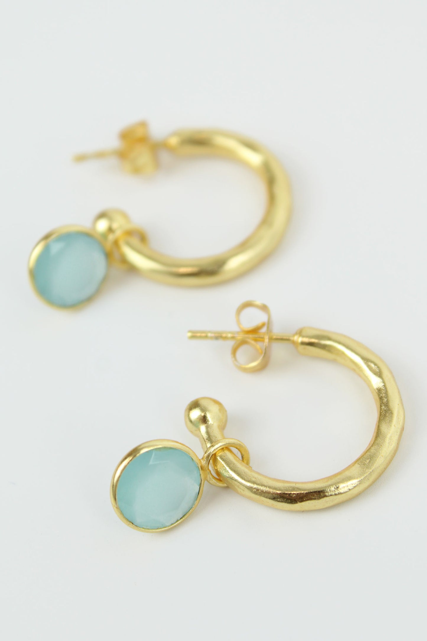 SINGLE DROP GOLD HOOP (7680451346648)