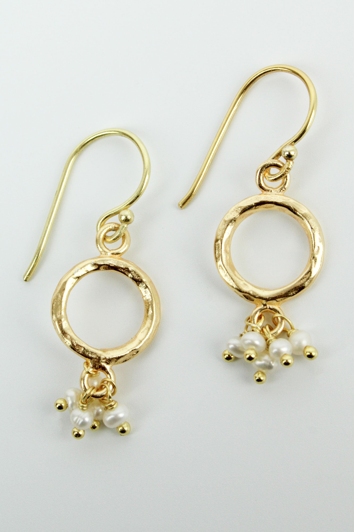 FRESH WATER PEARL CIRCLE DROP HOOP (7879391477976)