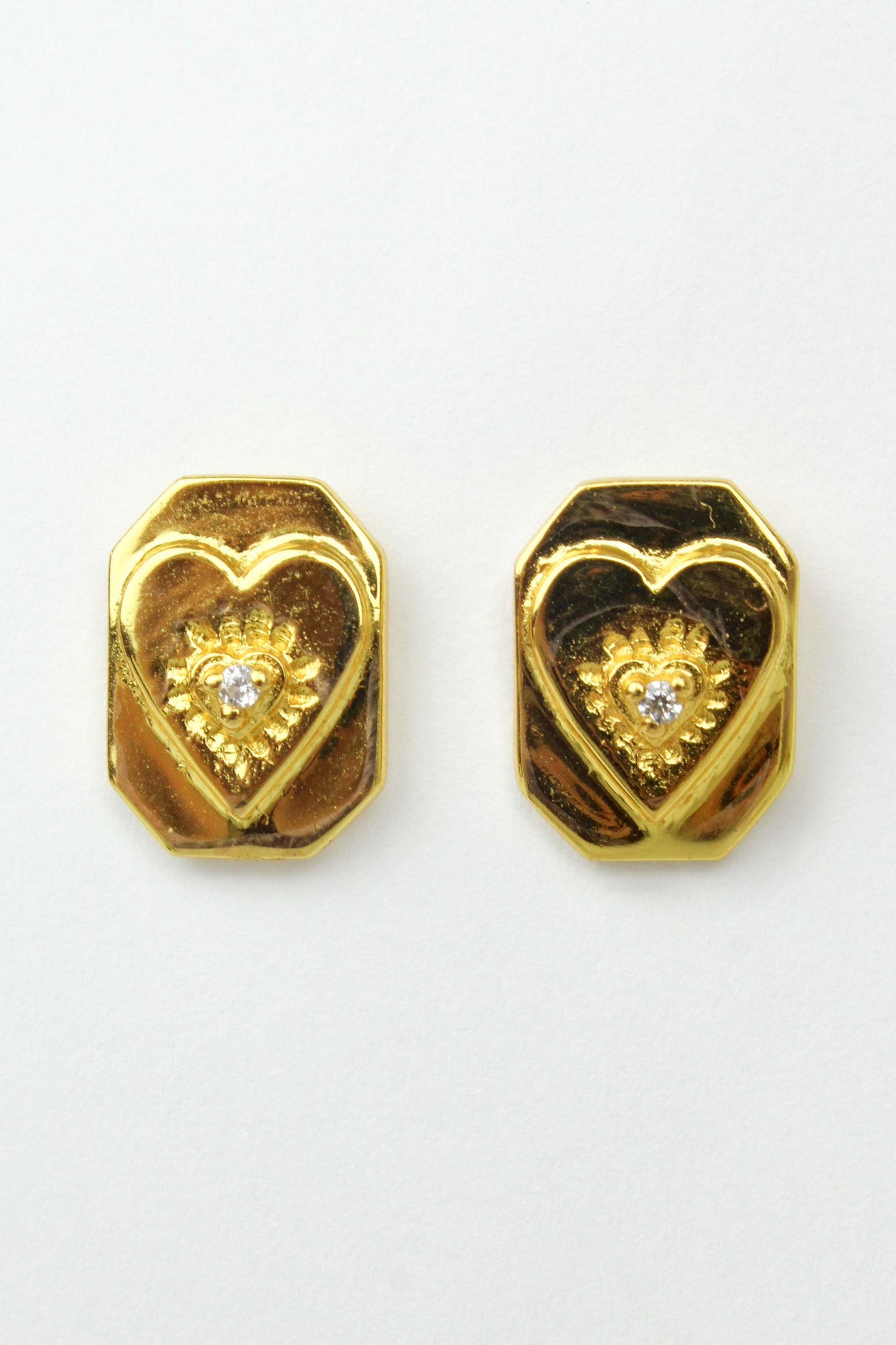 GOLD CRYSTAL HEART STUD (7896109285592)