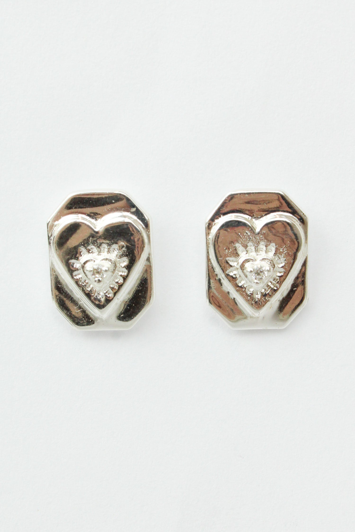 SILVER CRYSTAL HEART STUD (7896109940952)