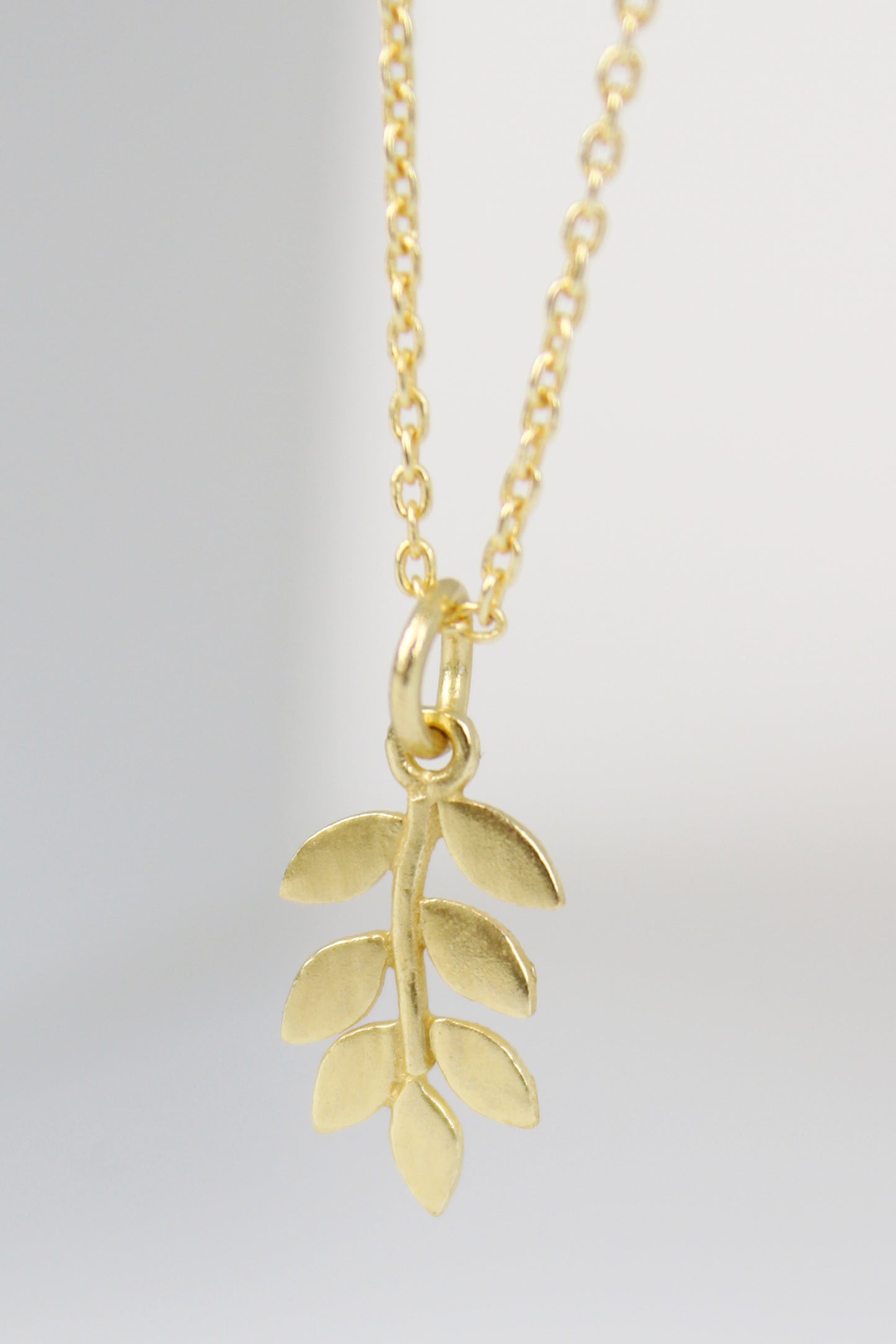 DAINTY LEAF NECKLACE (7585558364376)