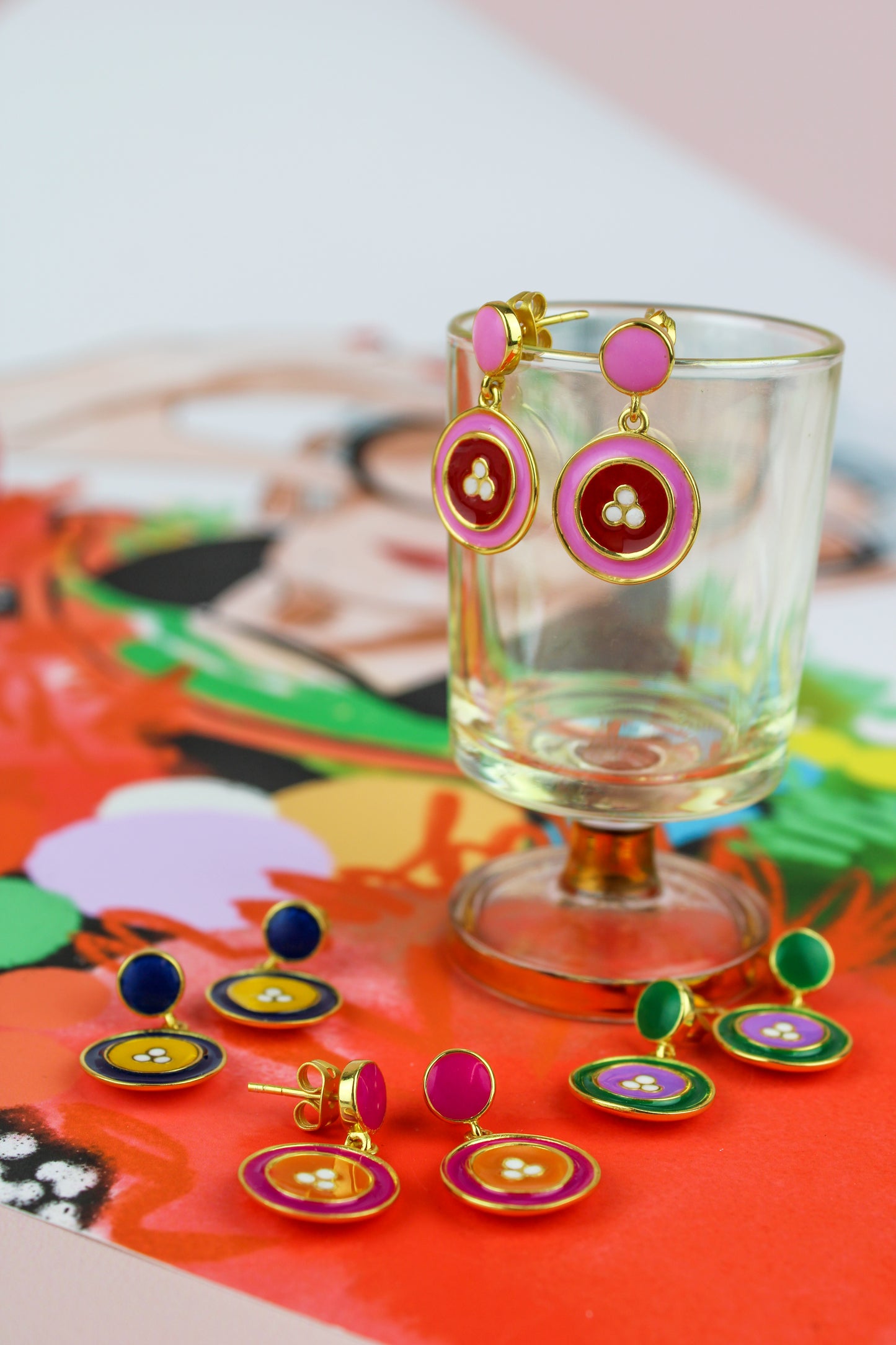 *PREORDER* CONTRAST BUTTON DROP EARRINGS (7575214588120)